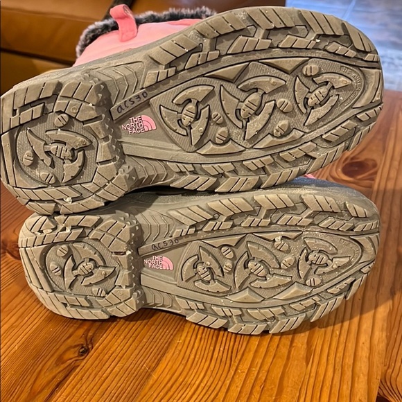 The North Face Pink and gray Insulated lined Boots - Picture 11 of 11